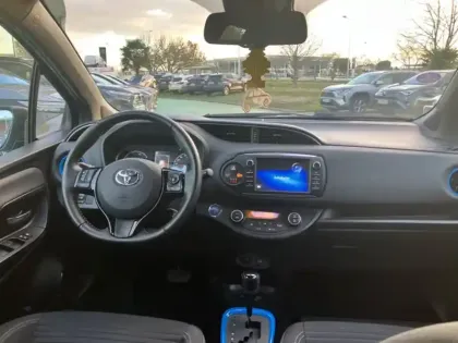 Photo 10 Toyota Yaris Hybride 1.5 VVT-I HYBRID Cyan Edition