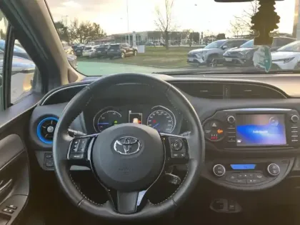 Photo 17 Toyota Yaris Hybride 1.5 VVT-I HYBRID Cyan Edition