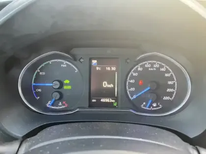 Photo 14 Toyota Yaris Hybride 1.5 VVT-I HYBRID Cyan Edition