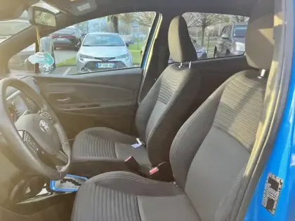 Photo 11 Toyota Yaris Hybride 1.5 VVT-I HYBRID Cyan Edition