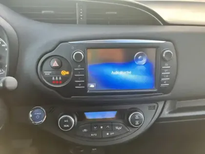 Photo 12 Toyota Yaris Hybride 1.5 VVT-I HYBRID Cyan Edition
