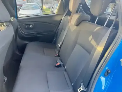 Photo 7 Toyota Yaris Hybride 1.5 VVT-I HYBRID Cyan Edition