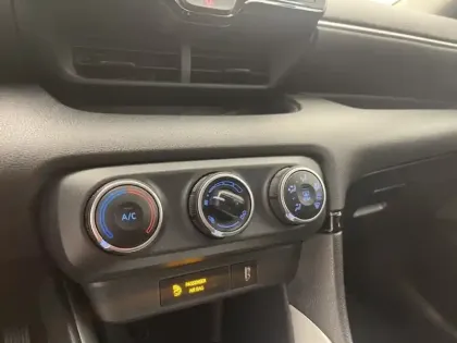 Photo 13 Toyota Yaris 70 VVT-i Dynamic