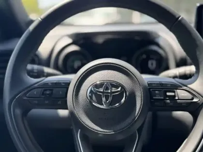 Photo 16 Toyota Yaris Hybride 1.5 HYBRID 116H DESIGN / PACK CARGO