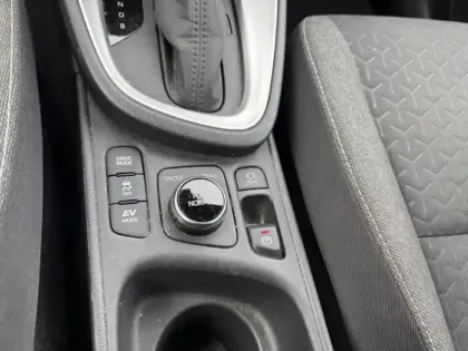 Photo 20 Toyota Yaris Hybride 1.5 HYBRID 116H DESIGN AWD AUTO