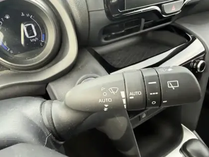 Photo 25 Toyota Yaris Hybride 1.5 HYBRID 116H DESIGN AWD AUTO