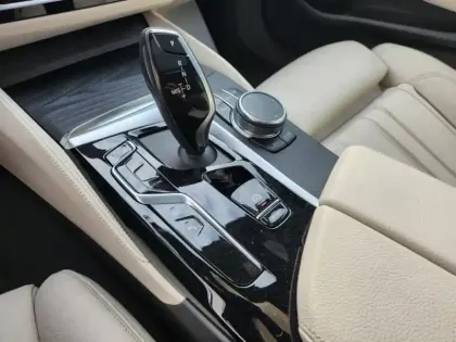 Photo 7 BMW Serie 5 Série 5 545eA xDrive 394ch M Sport Steptronic