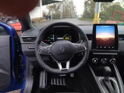 Photo 26 Renault Clio  1.6 E-Tech 145ch full hybrid esprit Alpine - 24 Camera GPS