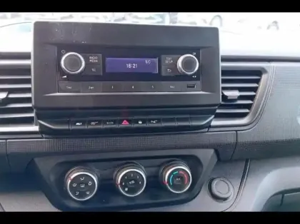 Photo 8 Renault Trafic  Combi L1 2.0 Blue dCi 150ch S&S Zen 8 places