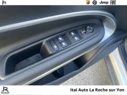 Photo 11 Jeep Avenger  1.2 Turbo T3 145ch MHEV Overland BVR6 4xe