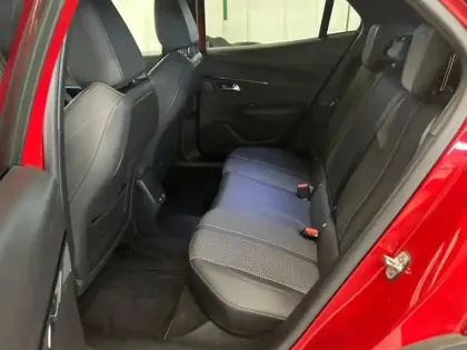 Photo 12 Peugeot 2008  e- 136ch GT