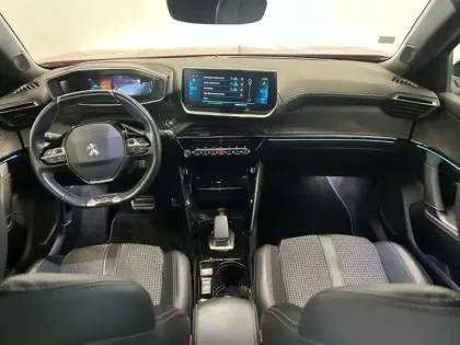 Photo 13 Peugeot 2008  e- 136ch GT