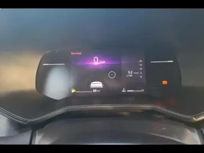 Photo 8 Renault Clio  1.5 Blue dCi 100ch Evolution