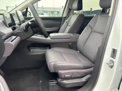 Photo 8 Leapmotor C10  REEV 215ch 28,4 kWh Design MY25