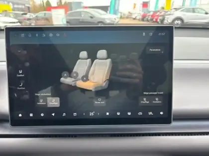 Photo 13 Leapmotor C10  REEV 215ch 28,4 kWh Design MY25