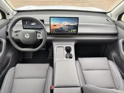 Photo 7 Leapmotor C10  REEV 215ch 28,4 kWh Design MY25