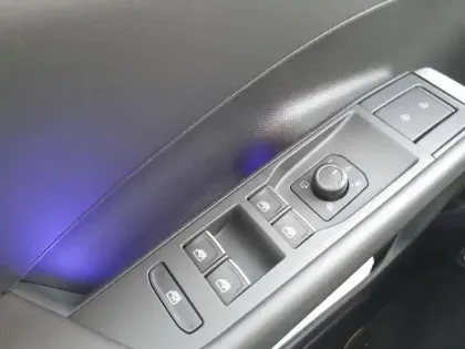 Photo 13 Volkswagen T-roc  1.5 eTSI 150ch R-Line DSG7