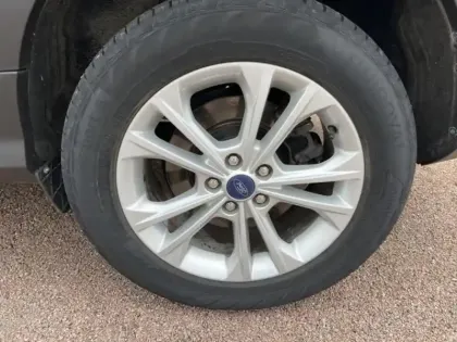 Photo 8 Ford Kuga  1.5 TDCi 120ch Stop&Start Titanium 4x2 Euro6.2