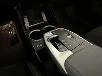 Photo 10 BMW X2  i eDrive20 204ch