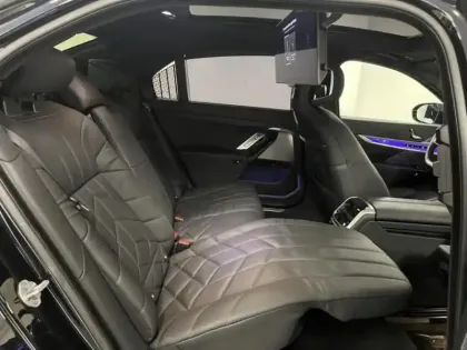 Photo 16 BMW Serie 7 Série 7 750eA xDrive 489ch M Sport