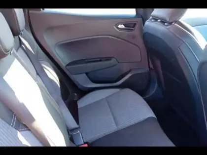 Photo 13 Renault Clio  1.6 E-Tech 145ch full hybrid Techno - 24