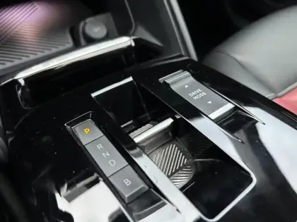 Photo 8 Citroën C4  Moteur électrique 136ch (100 kW) Shine Pack Automatique