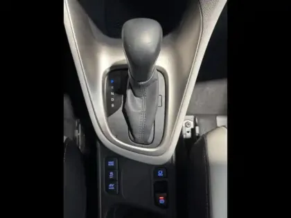 Photo 12 Toyota Yaris  116h Iconic 5p