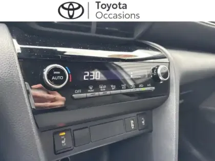 Photo 10 Toyota Yaris  Cross 116h Design CARGO