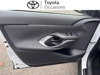 Photo 12 Toyota Yaris  Cross 116h Design CARGO