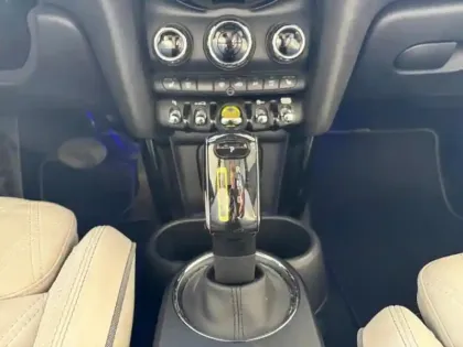 Photo 10 Mini Mini  Cooper SE 184ch Yours BVA 5CV