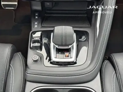 Photo 10 Jaguar E-Pace  P300e PHEV 309ch R-Dynamic HSE