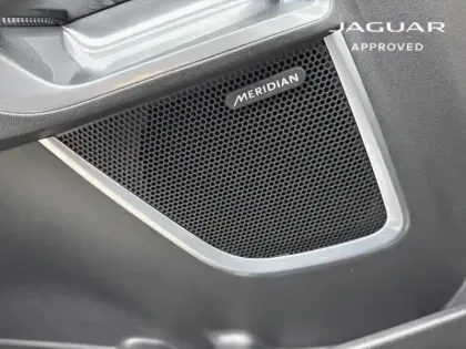 Photo 14 Jaguar E-Pace  P300e PHEV 309ch R-Dynamic HSE