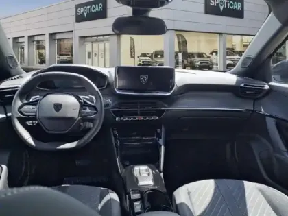 Photo 7 Peugeot 2008  1.2 Hybrid 136ch Allure e-DCS6