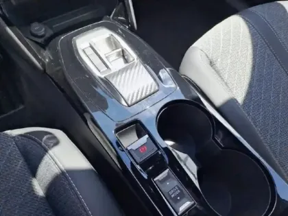 Photo 12 Peugeot 2008  1.2 Hybrid 136ch Allure e-DCS6