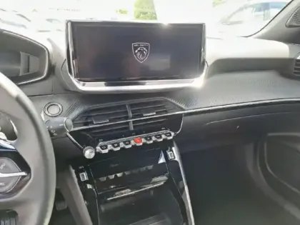 Photo 11 Peugeot 2008  1.2 Hybrid 136ch Allure e-DCS6