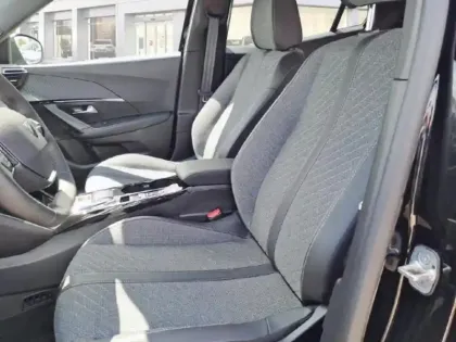 Photo 9 Peugeot 2008  1.2 Hybrid 136ch Allure e-DCS6