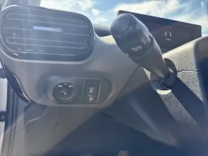 Photo 14 Citroën C4  Cactus PureTech 110ch S&S Shine E6.d 6cv