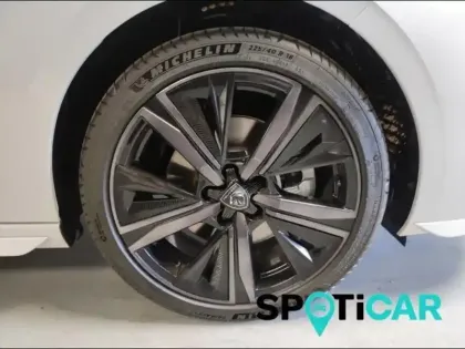 Photo 8 Peugeot 308  1.2 Hybrid 136ch GT e-DCS6