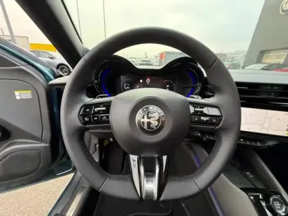 Photo 9 Alfa Romeo Junior  1.2 Ibrida 145ch Premium e-DCT6 Q4