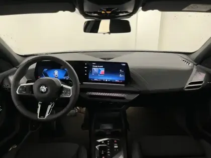 Photo 7 BMW Serie 1 Série 1 120A 170ch M Sport DKG7