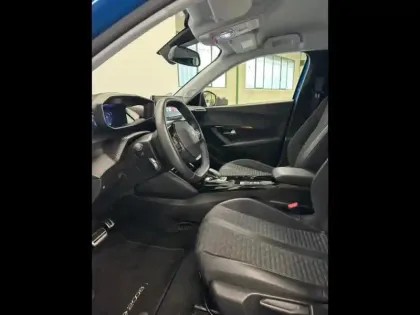 Photo 11 Peugeot 2008  e- 136ch Roadtrip