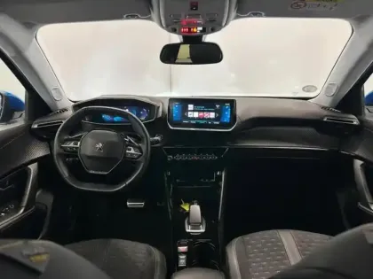 Photo 7 Peugeot 2008  e- 136ch Roadtrip