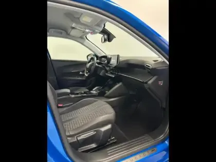 Photo 12 Peugeot 2008  e- 136ch Roadtrip