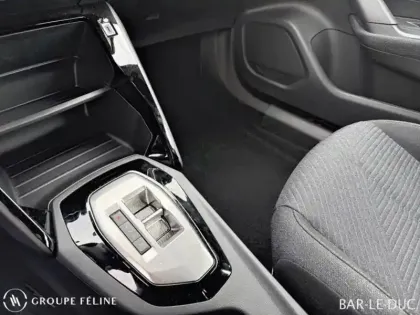 Photo 11 Peugeot 2008  1.2 Hybrid 145ch Style e-DCS6