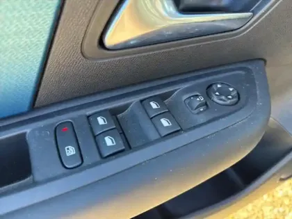 Photo 12 Citroën C4  Moteur électrique 136ch (100 kW) Shine Automatique