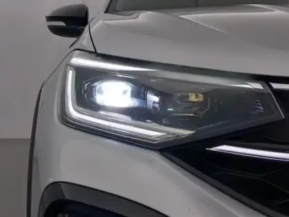 Photo 10 Volkswagen Taigo  1.0 TSI 116ch R-Line Edition DSG7