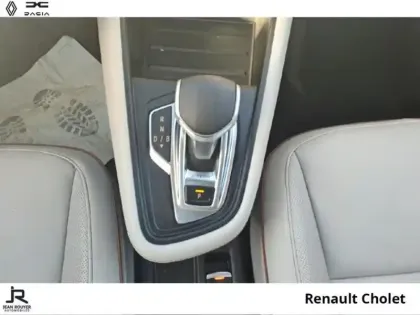 Photo 5 Renault Captur  1.6 E-Tech hybride 145ch Iconic