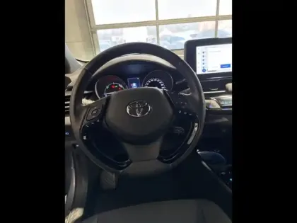 Photo 5 Toyota C-HR  122h Edition 2WD E-CVT MY22