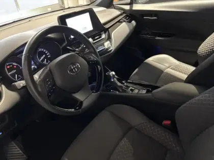 Photo 4 Toyota C-HR  122h Edition 2WD E-CVT MY22