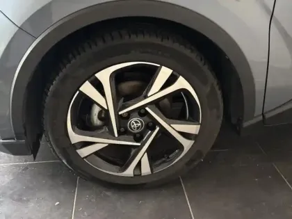 Photo 3 Toyota C-HR  122h Edition 2WD E-CVT MY22